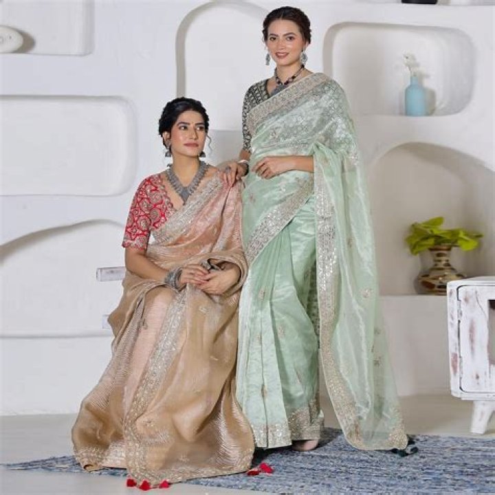 Which sarees are famous in Mumbai?